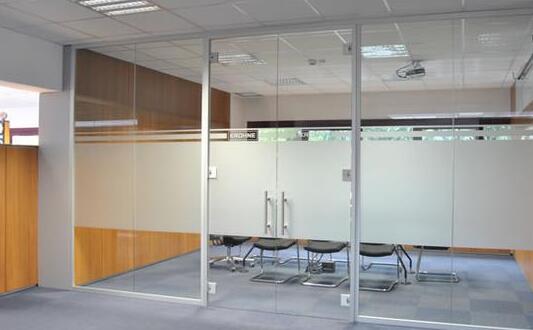 青島文化大廈辦公室移動隔斷設(shè)計(jì)案例