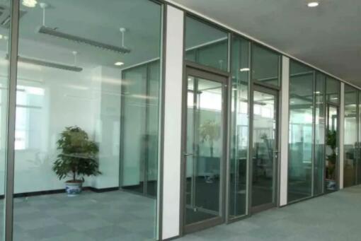 青島市北區(qū)設計顧問公司定做安裝辦公屏風隔斷